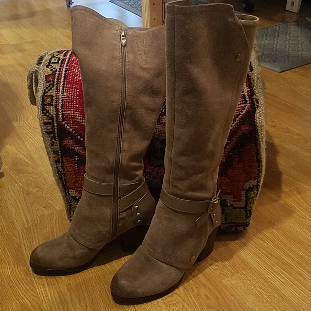 EUC Fergie Lilith Suede Boot